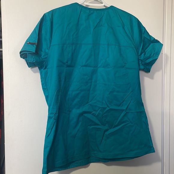 Brand new scrub top - Picture 7 of 7